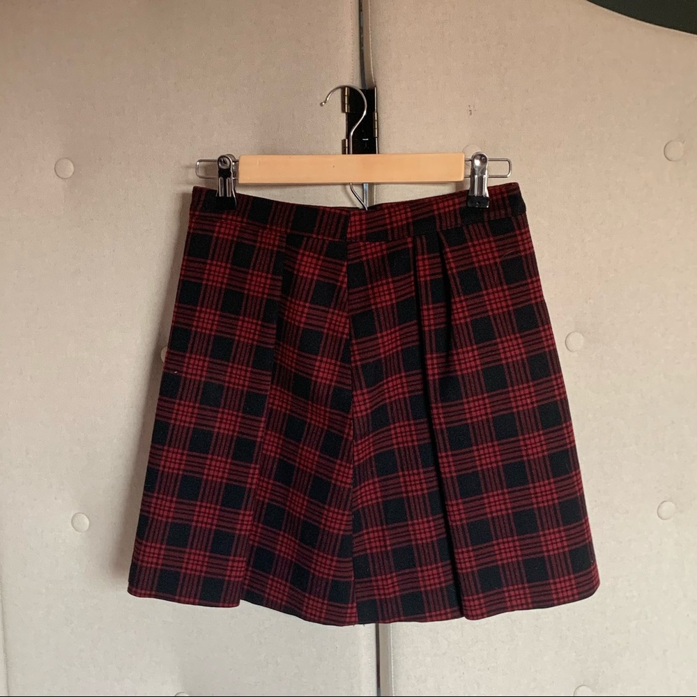 red and black plaid skirt